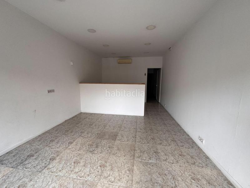 Foto 1947f04c-a41a-459f-a6a8-ff8e192e221c. Local comercial amplio local comercial en sant andreu, avinguda meridiana en Barcelona