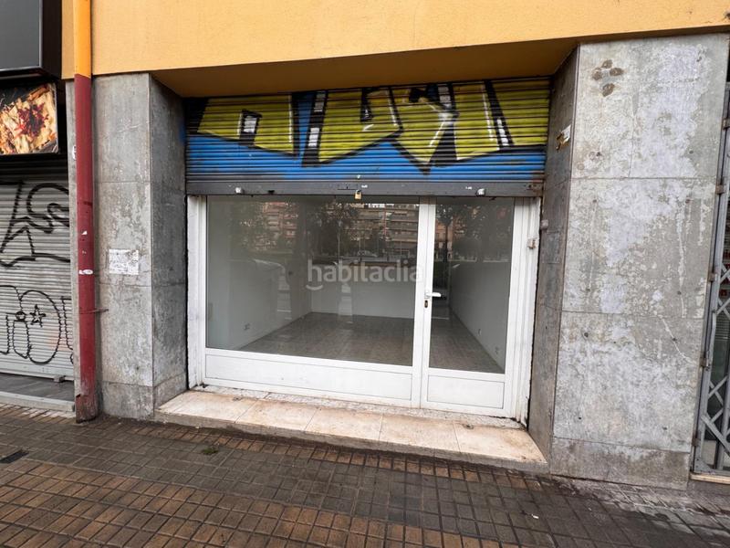 Foto 4d568adb-d229-4196-84be-9065870b8d7e. Local comercial amplio local comercial en sant andreu, avinguda meridiana en Barcelona