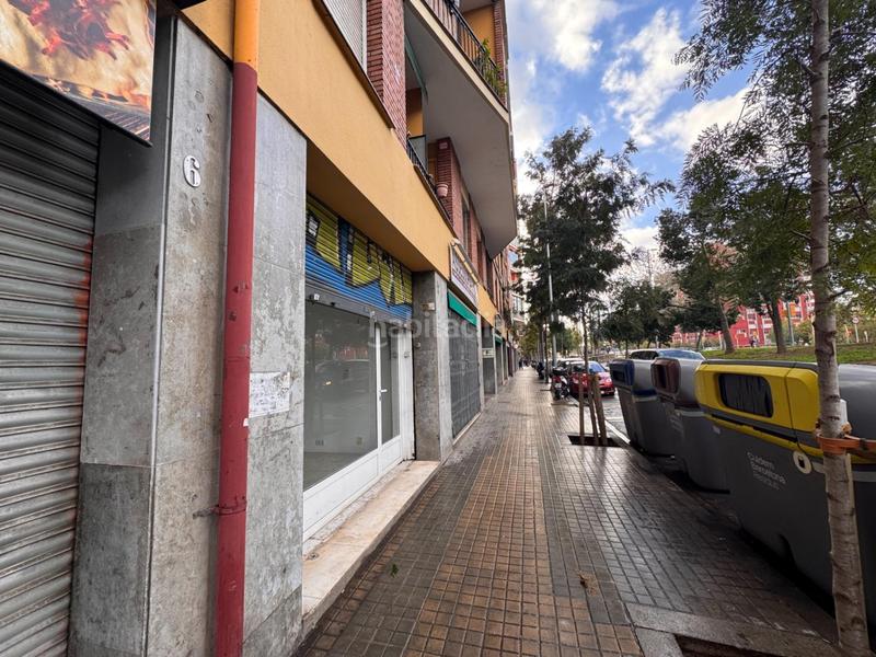 Foto 88988ed8-3269-4fc2-98fa-e6d8d193ff38. Local comercial amplio local comercial en sant andreu, avinguda meridiana en Barcelona