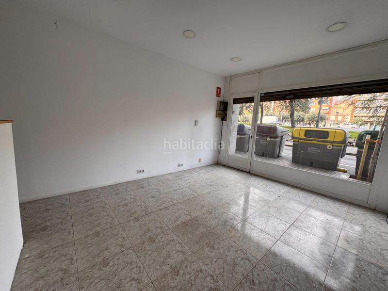 Foto b67885fb-aa09-420f-ab05-21f20ede8da0. Local comercial amplio local comercial en sant andreu, avinguda meridiana en Barcelona
