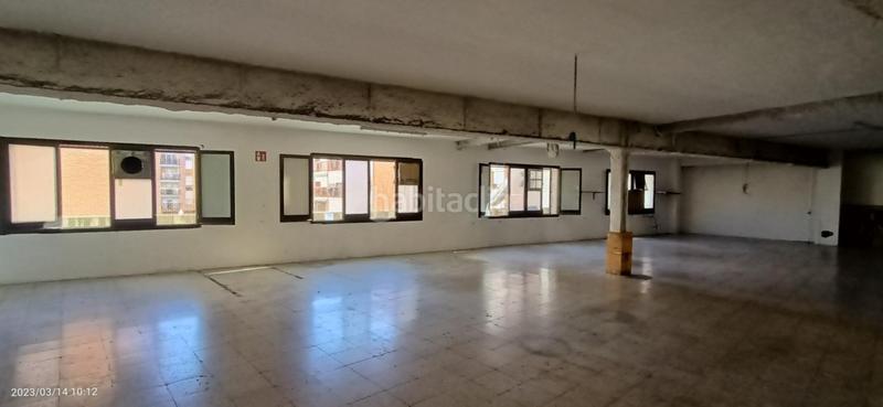 Foto f586c78f-29a4-4b8e-8e4f-84c7ecb8318c. Alquiler local comercial local en venta o alquiler en calle rosselló, 105 barrio de cerdanyola en Mataró