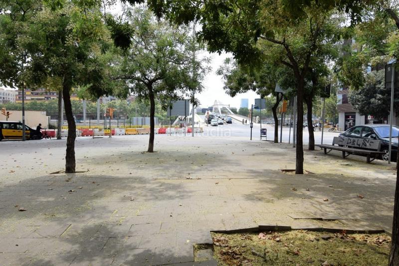 Foto b24a36bd-a987-48dc-bb1a-7455878ac5aa. Alquiler local comercial alquiler local comercial en calle felipe ii, 1 Navas en Barcelona