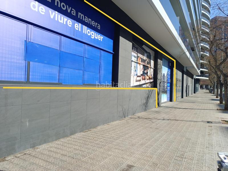 Foto 3d7b913b-cbc8-4be9-893f-5e34a2da42cd. Rent business premise in La Bordeta Barcelona