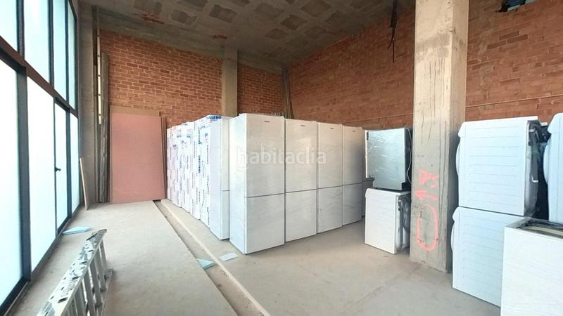 Foto a960daa0-72c3-4d69-8b78-a6d98f6c55e1. Rent business premise in La Bordeta Barcelona
