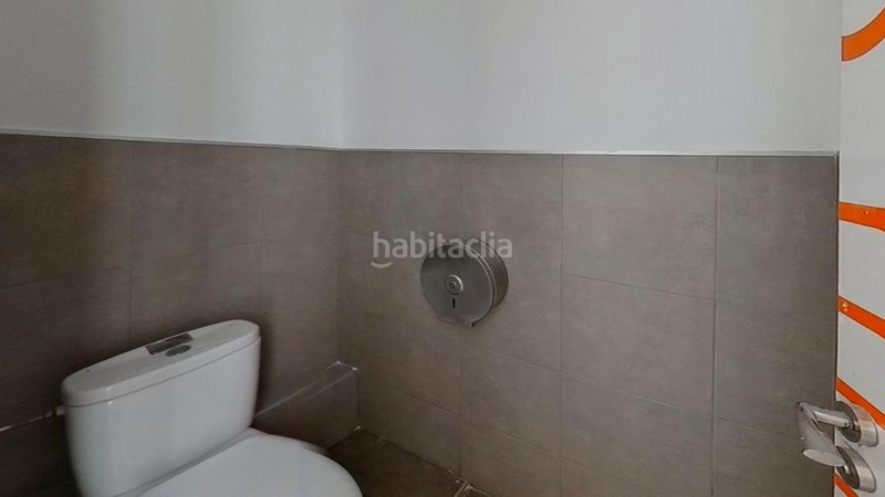 Foto 32a9b1b3-7d6a-4428-8f09-81a1b9c8d3d8. Local comercial a Centre Prat de Llobregat (El)