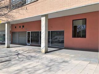 Local commercial  Cerdanyola del vallès - avinguda canaletes. Local en venta con rentabilidad, en avda. canaletes  cerdanyola
