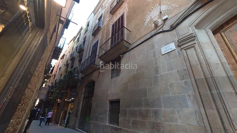Foto da5cb735-aa7f-4684-b63f-0f5f5651439c. Alquiler local comercial  en alquiler con licencia de degustación en plaza sant just, barrio gótico en Barcelona