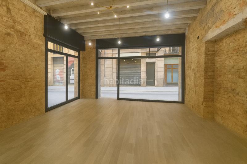 Foto 0b0c61dd-d128-42c5-a865-f62cea7acf67. Alquiler local comercial  esquinero en alquiler en calle canvis nous, ciutat vella en Barcelona