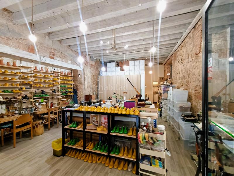 Foto 12e8badb-4992-41e4-bec5-0e8e199ddddb. Alquiler local comercial  esquinero en alquiler en calle canvis nous, ciutat vella en Barcelona