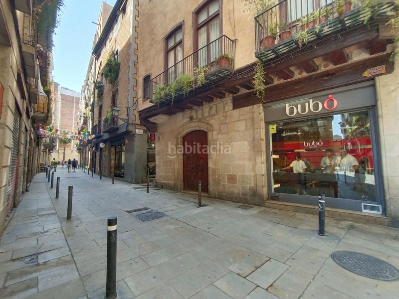 Foto 4333034e-1da1-4154-98c3-cdd49c025543. Alquiler local comercial  esquinero en alquiler en calle canvis nous, ciutat vella en Barcelona