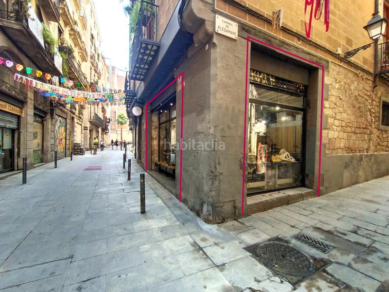 Foto 4c6c8db4-a0a2-4db2-a8af-e870df471d6a. Alquiler local comercial  esquinero en alquiler en calle canvis nous, ciutat vella en Barcelona