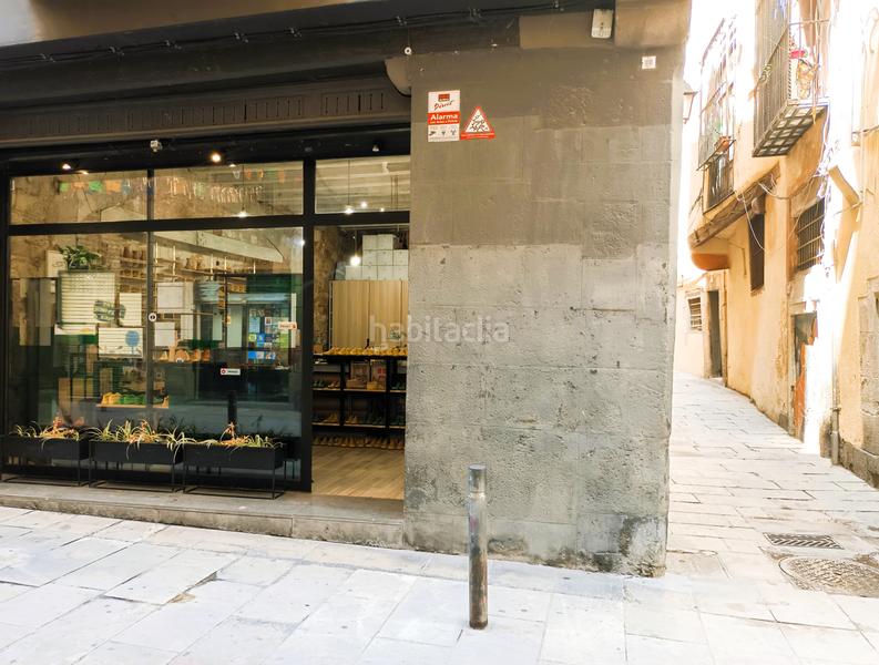 Foto 4e75bc80-774c-4d8c-84c6-1b36c8e13607. Alquiler local comercial  esquinero en alquiler en calle canvis nous, ciutat vella en Barcelona