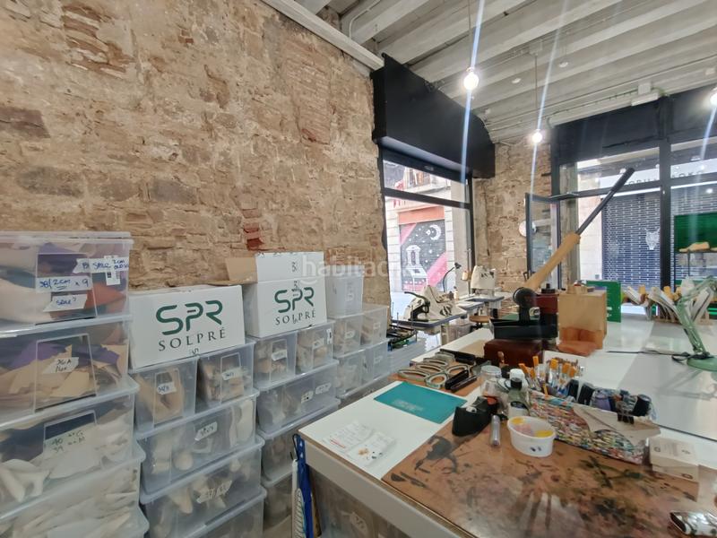 Foto 4fe9ac3a-30c9-44ef-8326-04b51db202f9. Alquiler local comercial  esquinero en alquiler en calle canvis nous, ciutat vella en Barcelona