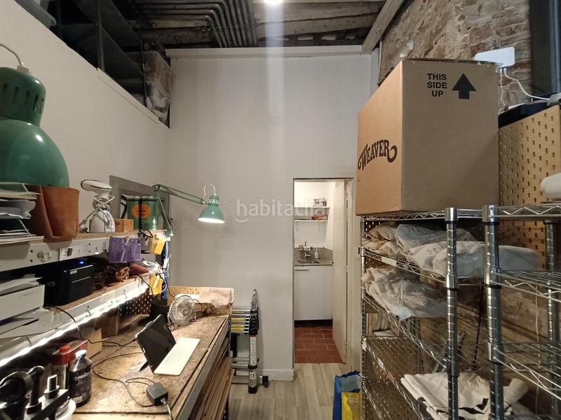 Foto 5ac5a616-aeb6-4dec-91dc-44f4d4510877. Alquiler local comercial  esquinero en alquiler en calle canvis nous, ciutat vella en Barcelona