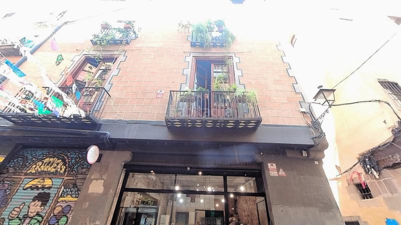 Foto 6971409a-6909-40a1-b75a-f649b1c94b83. Alquiler local comercial  esquinero en alquiler en calle canvis nous, ciutat vella en Barcelona
