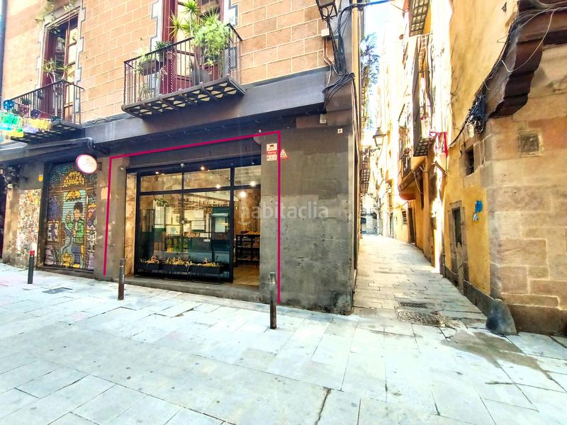 Foto 69e7c079-faf3-4222-9618-284cc1d18e68. Alquiler local comercial  esquinero en alquiler en calle canvis nous, ciutat vella en Barcelona
