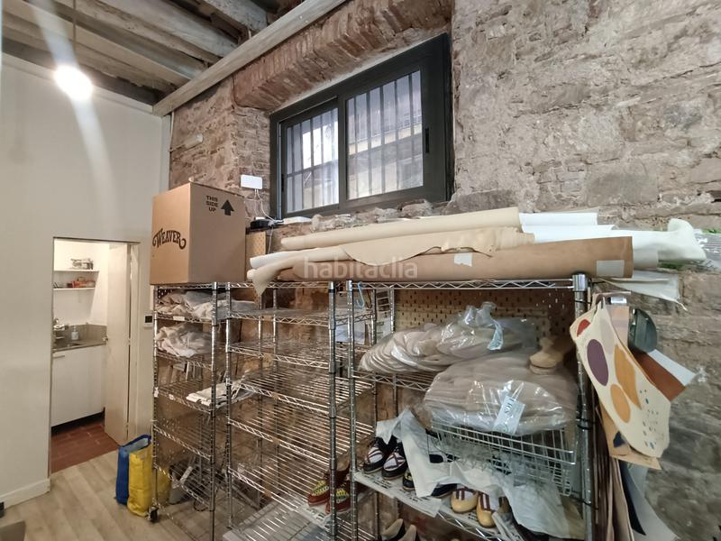 Foto 719e9b17-be57-448f-b17a-fdd58d3f9b42. Alquiler local comercial  esquinero en alquiler en calle canvis nous, ciutat vella en Barcelona