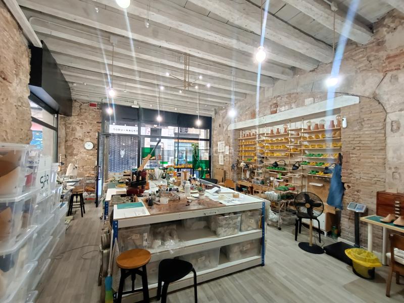 Foto 764bfa9b-5fa3-4b1d-96ef-90d82529fb20. Alquiler local comercial  esquinero en alquiler en calle canvis nous, ciutat vella en Barcelona