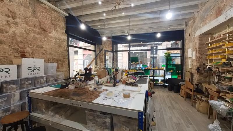 Foto 8d9939ec-a5bd-4697-81c2-77b51aebabde. Alquiler local comercial  esquinero en alquiler en calle canvis nous, ciutat vella en Barcelona