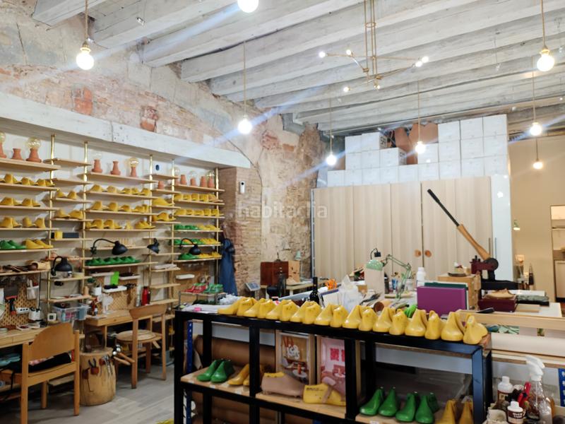 Foto 95739812-291f-41ec-912c-a95e1e6432c9. Alquiler local comercial  esquinero en alquiler en calle canvis nous, ciutat vella en Barcelona