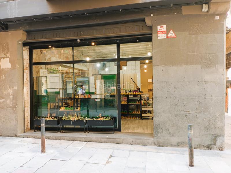 Foto a76ab908-ee4c-4595-8900-6cab78f91e7b. Alquiler local comercial  esquinero en alquiler en calle canvis nous, ciutat vella en Barcelona