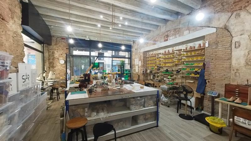 Foto b0aece33-724d-4add-95d8-c2c1260ea8f3. Alquiler local comercial  esquinero en alquiler en calle canvis nous, ciutat vella en Barcelona