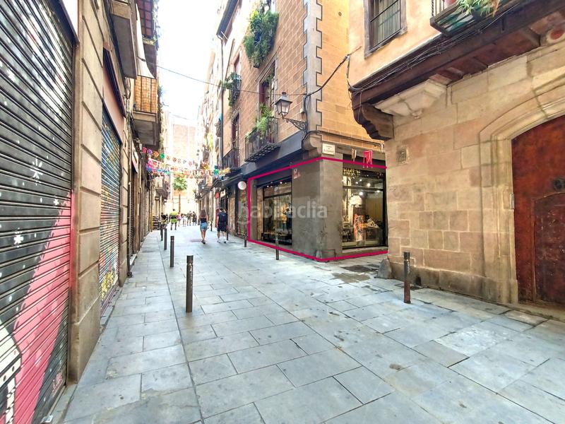 Foto baf0357b-890c-4a01-bb88-f0d4321e4751. Alquiler local comercial  esquinero en alquiler en calle canvis nous, ciutat vella en Barcelona