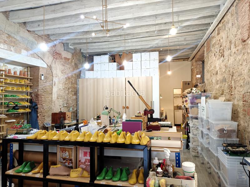 Foto ff00894d-9952-48ca-a5a4-ca05b6d80358. Alquiler local comercial  esquinero en alquiler en calle canvis nous, ciutat vella en Barcelona