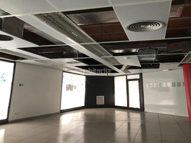 Foto 29af4cb3-f564-448c-9e1e-678debccec96. Local comercial local en venta, esquinero y muy luminoso calle ricart serracordia en Viladecans