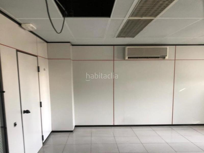 Foto 3638b743-2ec7-43a8-9c29-f0c70d5ff463. Local comercial local en venta, esquinero y muy luminoso calle ricart serracordia en Viladecans