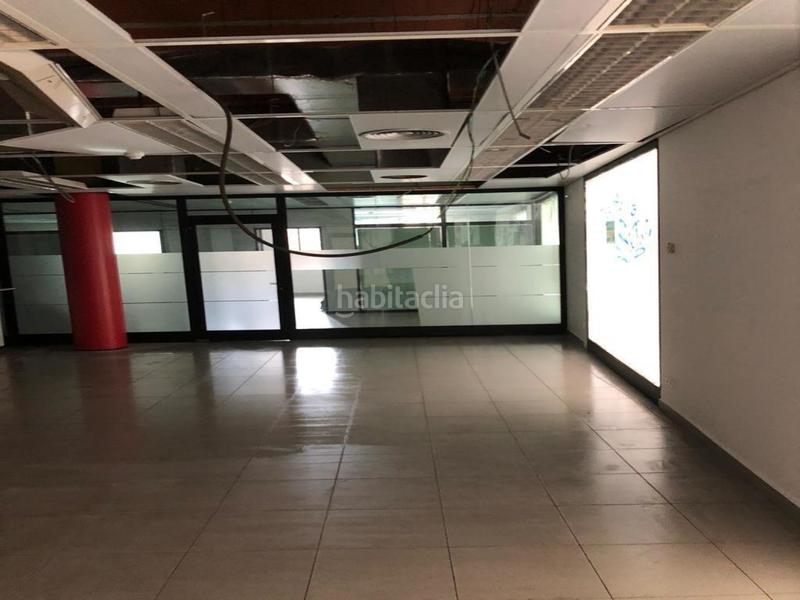 Foto 4ff236ed-092b-4799-81c5-ed8709fe08ba. Local comercial local en venta, esquinero y muy luminoso calle ricart serracordia en Viladecans