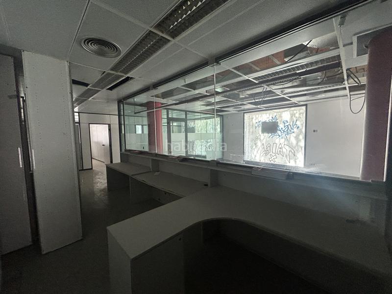 Foto 51bbc7ab-1caf-44a9-af24-4c834154f5de. Local comercial local en venta, esquinero y muy luminoso calle ricart serracordia en Viladecans