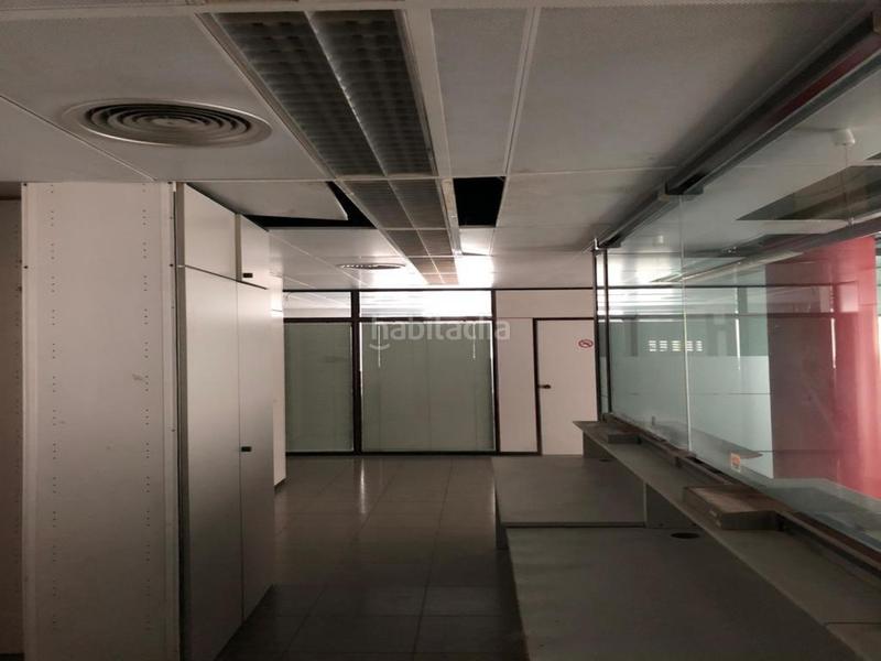 Foto 70bb7a91-ba09-4965-8ac8-48e978b5f33b. Local comercial local en venta, esquinero y muy luminoso calle ricart serracordia en Viladecans