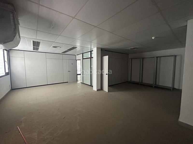 Foto 8753cd21-17f7-49cf-b06b-2f0158de3b3a. Local comercial local en venta, esquinero y muy luminoso calle ricart serracordia en Viladecans