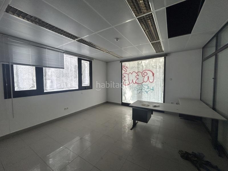 Foto d02d86d6-c748-479d-a4ad-fca332968f70. Local comercial local en venta, esquinero y muy luminoso calle ricart serracordia en Viladecans