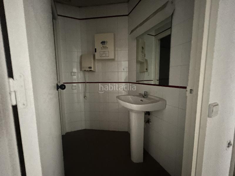 Foto d10e4cce-ad49-440f-8604-552e675035a7. Local comercial local en venta, esquinero y muy luminoso calle ricart serracordia en Viladecans