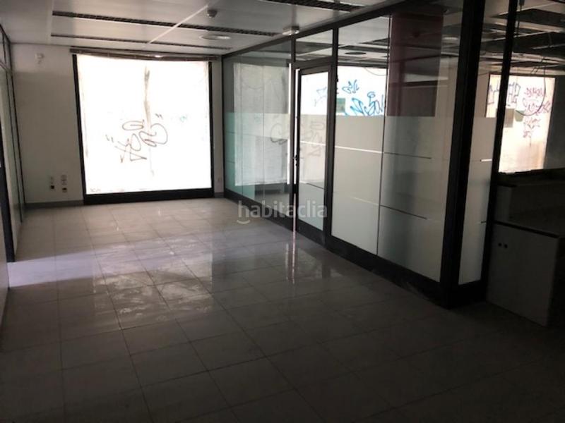 Foto dfe9b414-7775-443c-b1e9-58b9cdd78136. Local comercial local en venta, esquinero y muy luminoso calle ricart serracordia en Viladecans