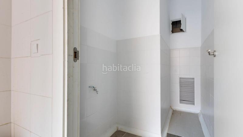 Foto 2c90d262-fcab-40ed-900f-9ef0e4134bb8. Rent business premise in El Clot Barcelona