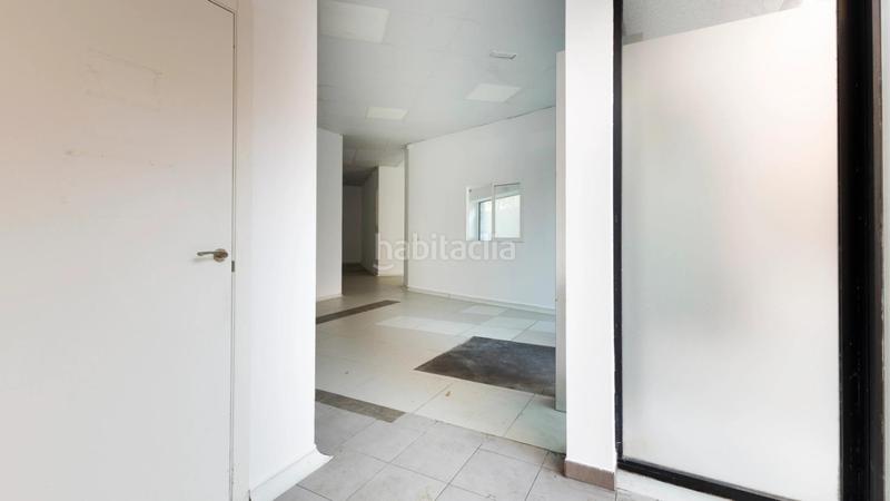 Foto 2cbaa512-53f8-46fb-9a47-8ac372636178. Rent business premise in El Clot Barcelona