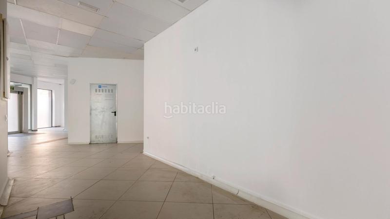 Foto 7037fbf1-5c3f-4305-8395-04120d9c1103. Rent business premise in El Clot Barcelona