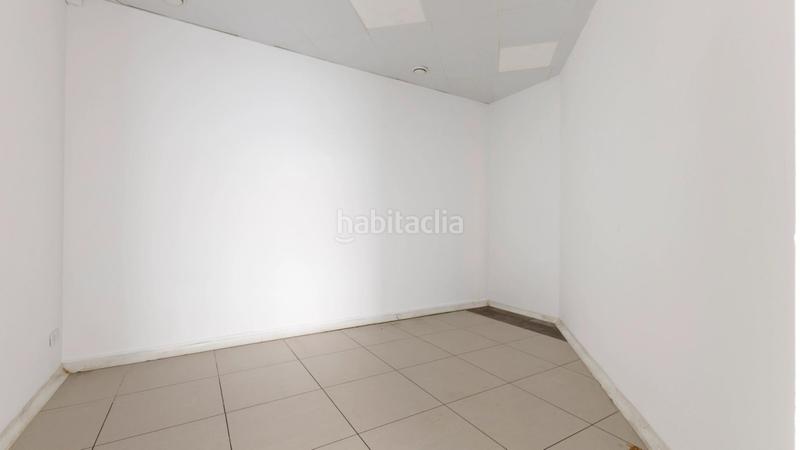 Foto b0bc1e6b-3f8a-4167-ad0e-93b46951017f. Rent business premise in El Clot Barcelona