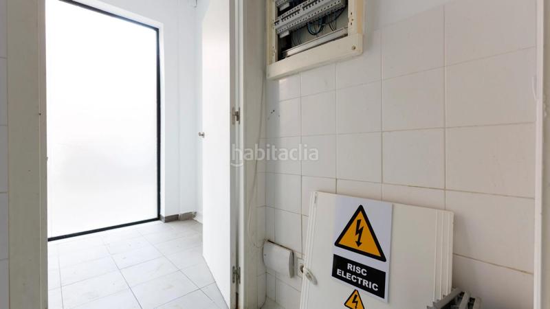 Foto d604c846-da54-4a49-b93b-91dafc5d8ee4. Rent business premise in El Clot Barcelona