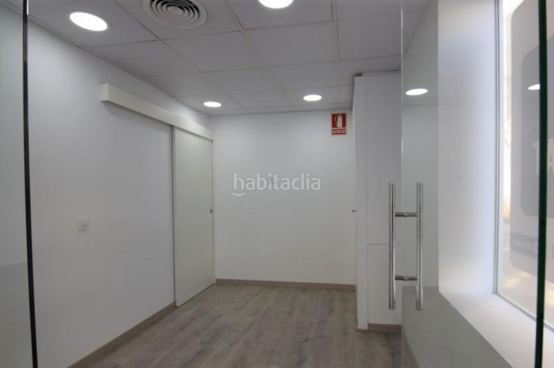 Foto cf0b935a-65b7-4f06-a84f-f485e64cc9a2. Location local commercial dans La Gavarra Cornellà de Llobregat