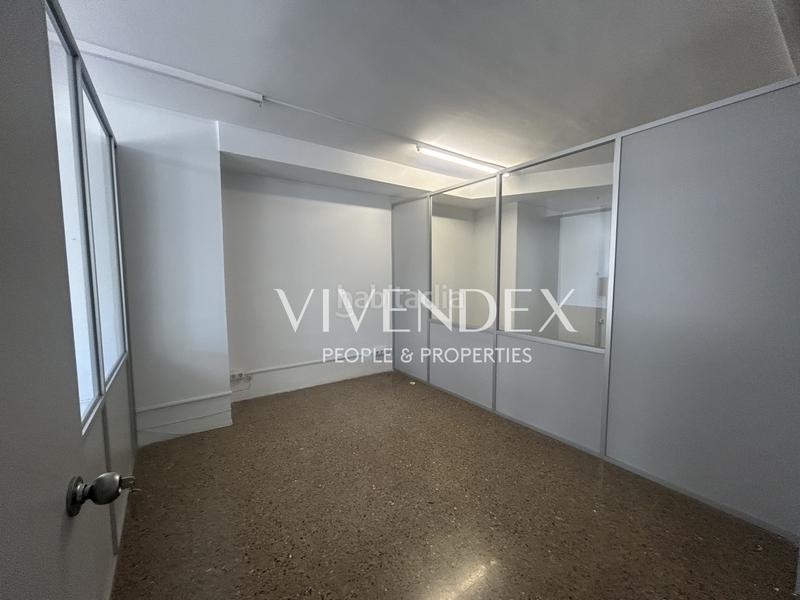 Foto b1932fb1-652f-4e91-a73b-cded4a92cfca. Rent business premise in Barri de les Corts Barcelona
