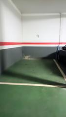 Lloguer Aparcament cotxe a Gran Via. Alquiler de plaza de garaje numerada para moto, muy amplia y cóm