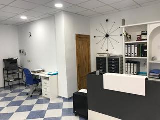 Lloguer Local Comercial en Trinitat. Alquiler local comercial