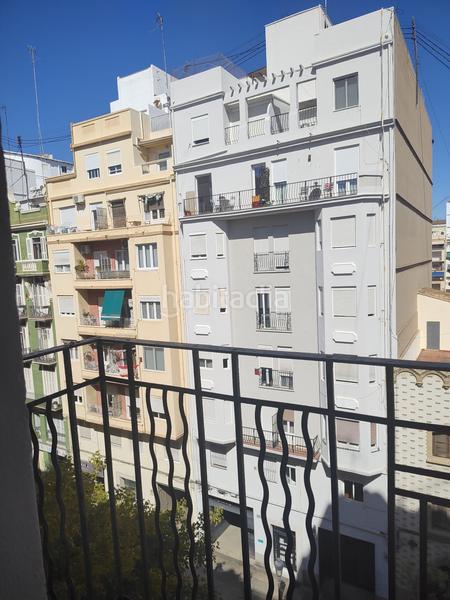 Foto 0c71f698-17e2-453d-80ce-7549d62b6320. Alquiler piso alquiler de piso zona antiguo reino muy luminoso. en Valencia