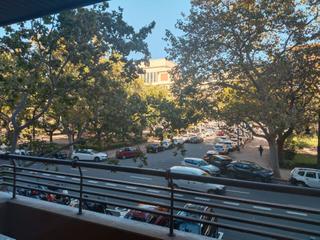 Location Bureau à Exposició