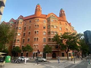 Flat  Jesús. Piso en venta en la finca roja de valencia 138m2  chaflán  garaj
