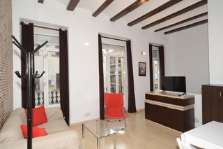 Miete Etagenwohnung in Russafa. Alquiler de vivienda junto al mercado de ruzafa